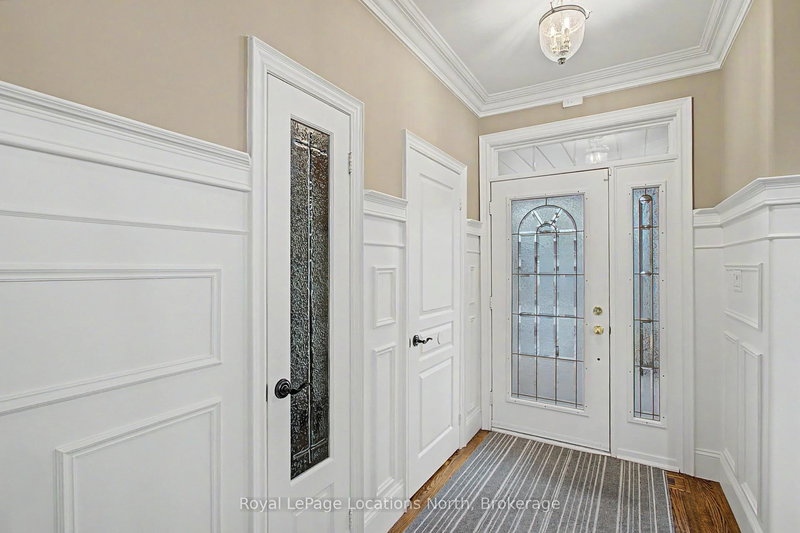 727 Madeline Hts N, Newmarket, L3X 2J6 | Image 2