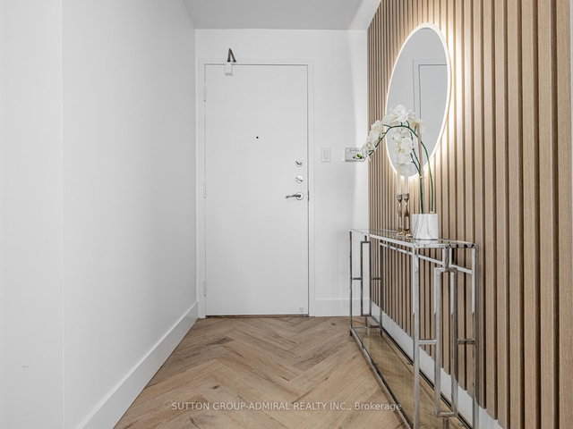 1611 - 7420 Bathurst Street N