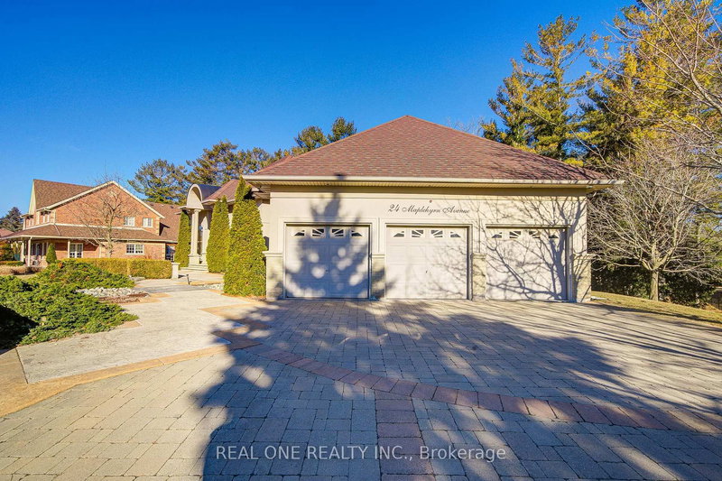 24 Maplehyrn Ave, East Gwillimbury, L0G 1V0 | Image 3