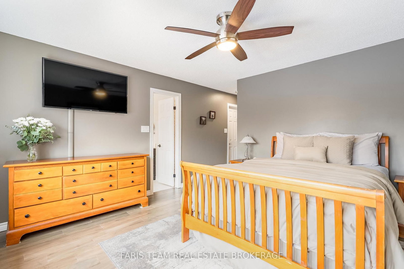 Detached House for sale at 1056 Winnifred Court, Innisfil, Ontario, L9S 2B3 - Alcona - MLS: N12969220