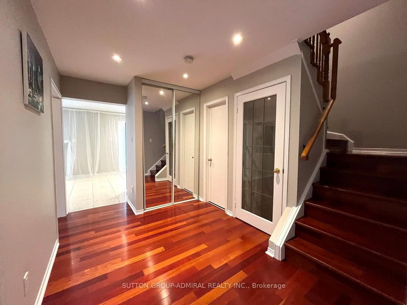 71 Covent Cres, Aurora, L4G 6R1 | Image 2