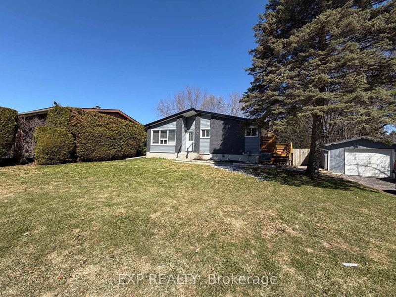 Lower - 73 Roxborough Rd, Newmarket, L3Y 3L1 | Image 2