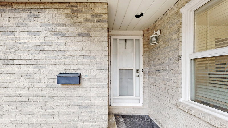 13 Don Head Village Blvd, Richmond Hill, L4C 7M3 | Image 3