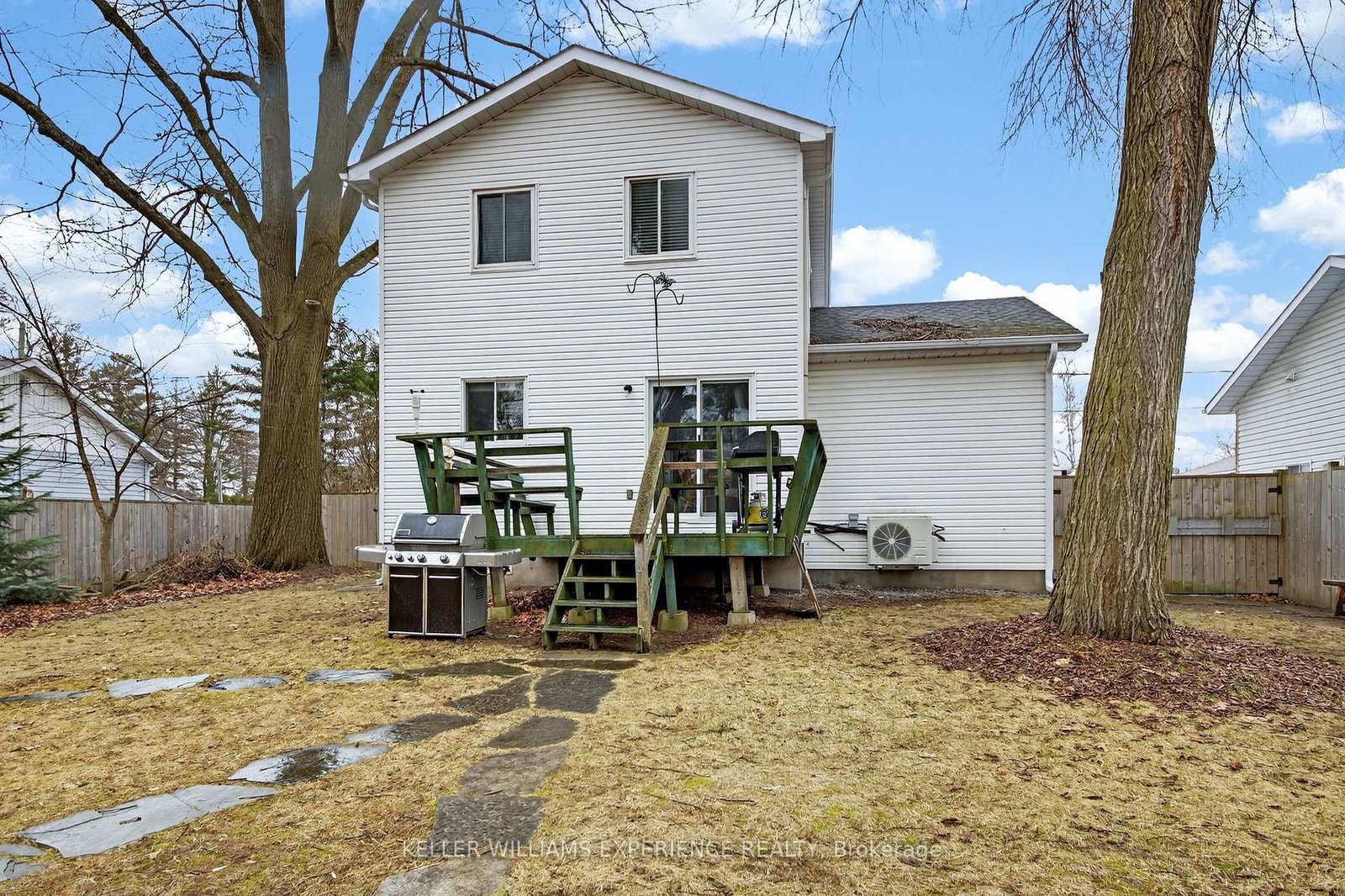 Detached House for sale at 125 SIMCOE Street, Essa, Ontario, L0M 1B0 - Angus - MLS: N12969932