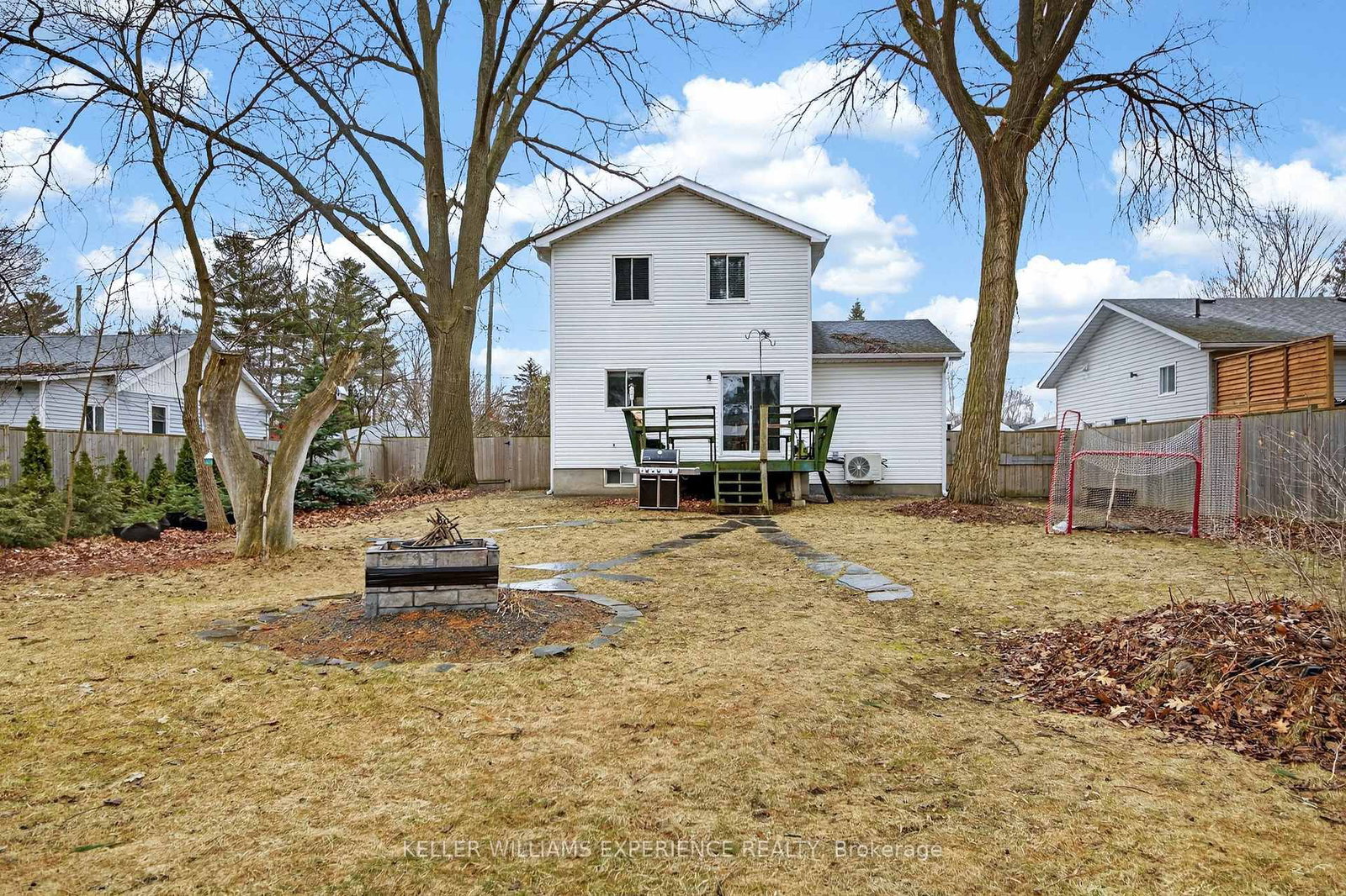 Detached House for sale at 125 SIMCOE Street, Essa, Ontario, L0M 1B0 - Angus - MLS: N12969932