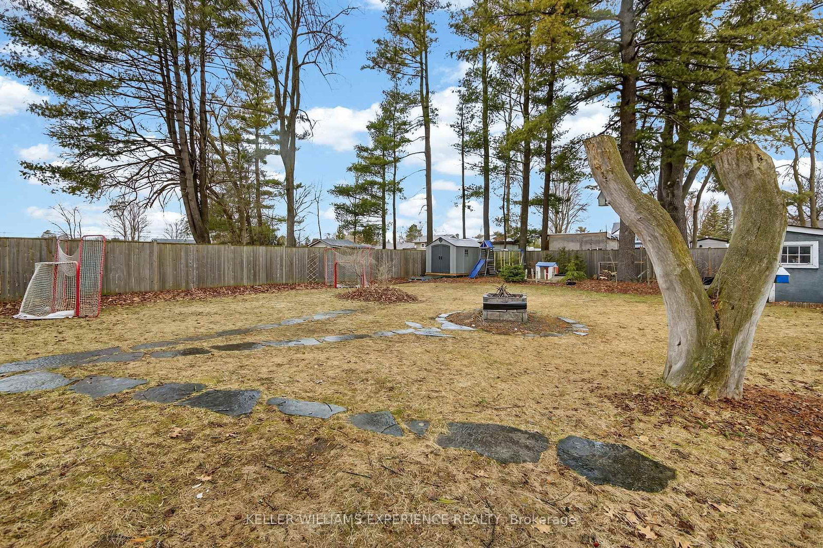 Detached House for sale at 125 SIMCOE Street, Essa, Ontario, L0M 1B0 - Angus - MLS: N12969932