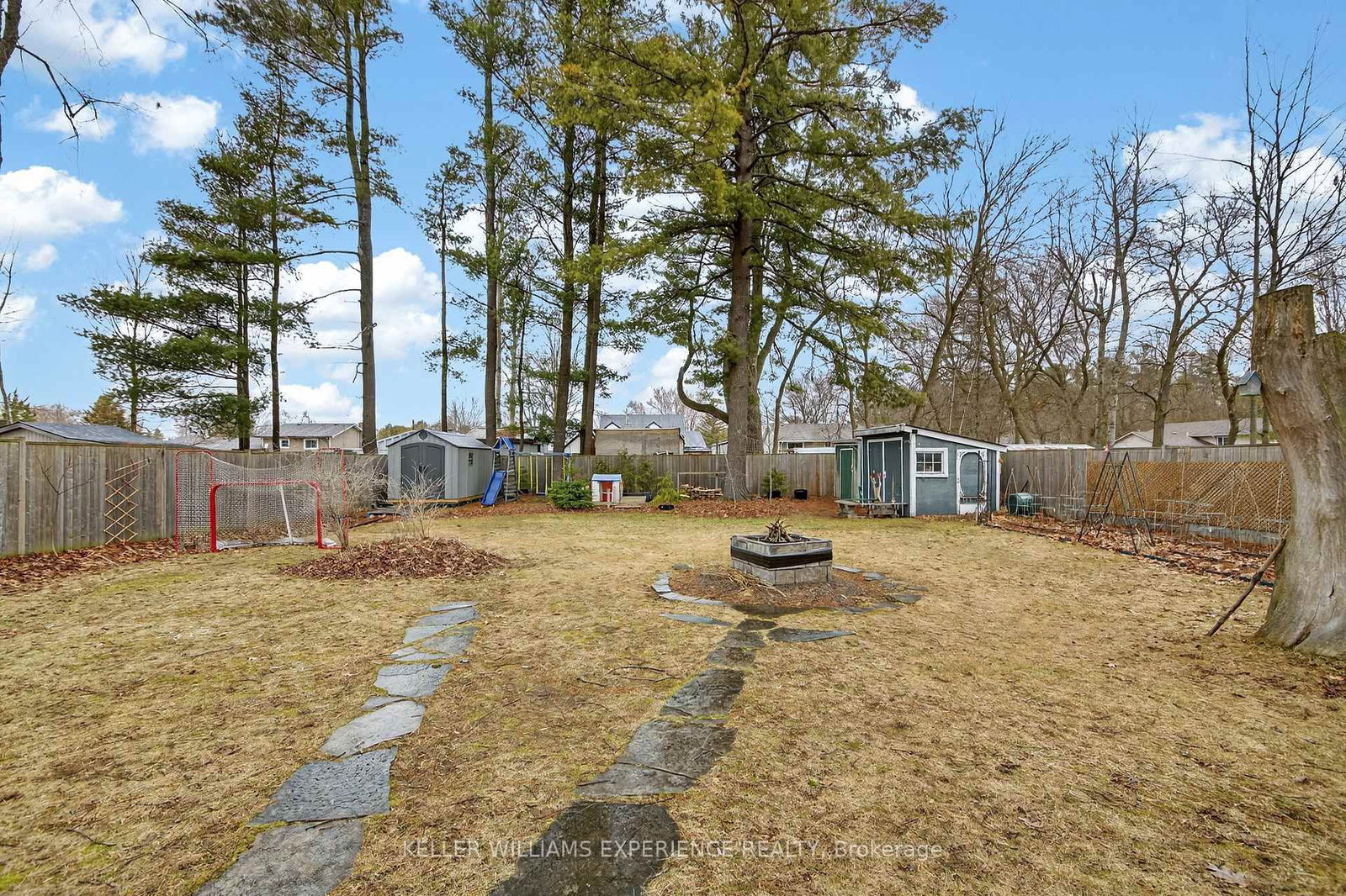 Detached House for sale at 125 SIMCOE Street, Essa, Ontario, L0M 1B0 - Angus - MLS: N12969932