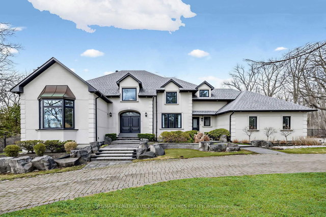 18 Walnut Glen Place