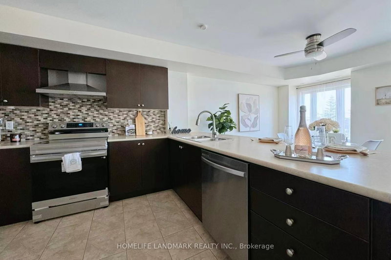 215 - 320 John St, Markham, L3T 0B1 | Image 3