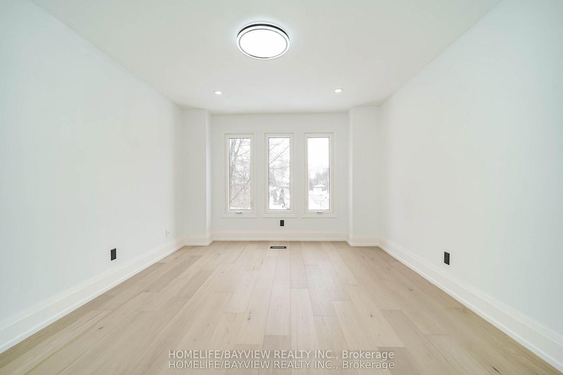 39 Shaftsbury(Main FL) Ave, Richmond Hill, L4C 9K3 | Image 3