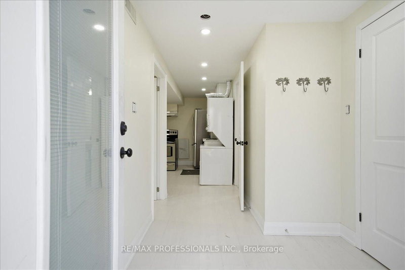 D - 9611 Keele St, Vaughan, L6A 1M1 | Image 2