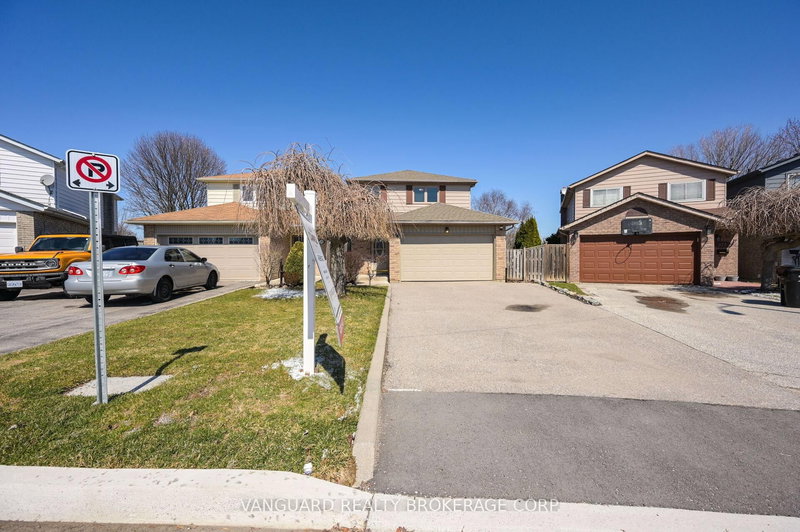 376 Britannia Ave N, Bradford West Gwillimbury, L3Z 1A7 | Image 2