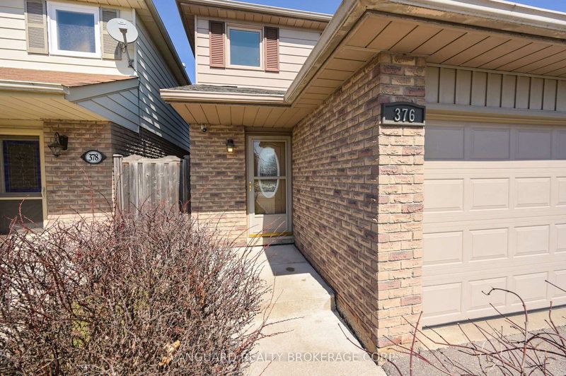 376 Britannia Ave N, Bradford West Gwillimbury, L3Z 1A7 | Image 3