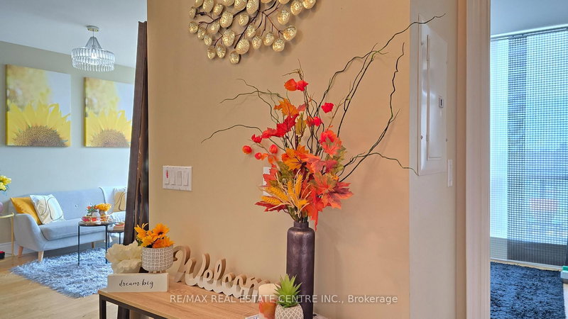 PH207 - 18 Harding Blvd, Richmond Hill, L4C 0T3 | Image 2