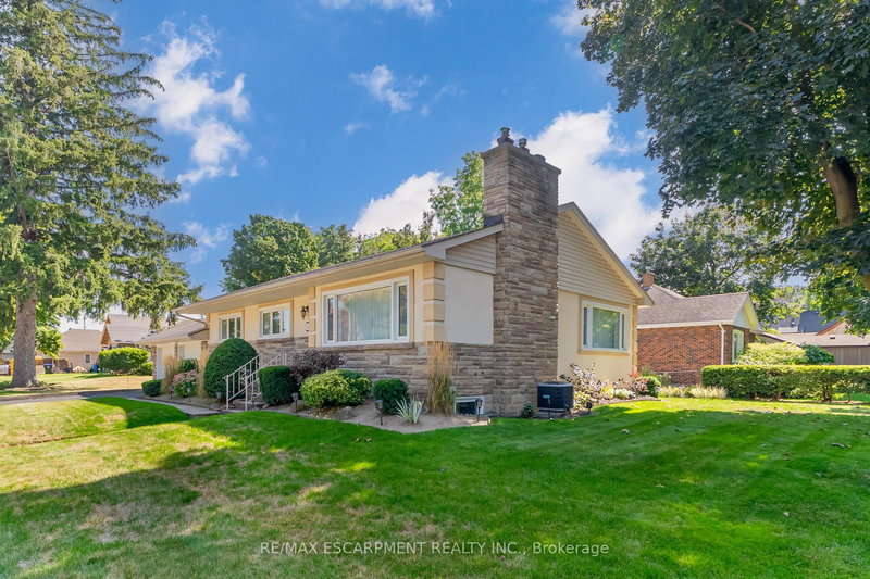 home for sale on 5 Albert Street E