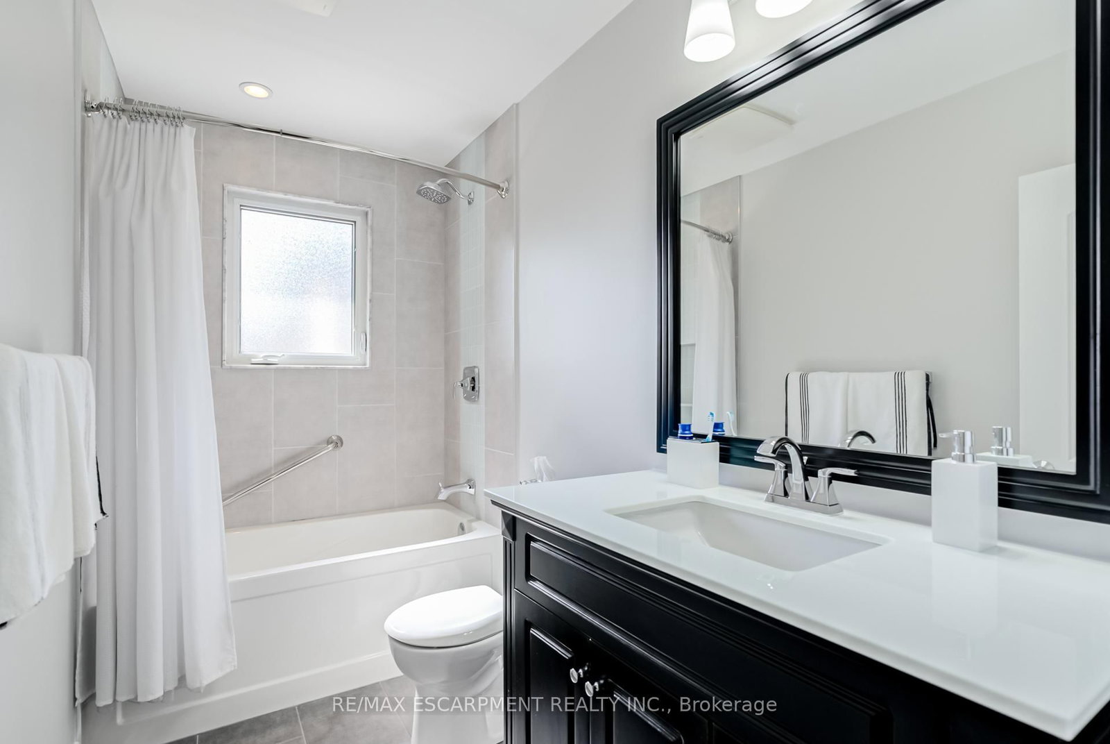 Detached House for sale at 5 Albert Street, New Tecumseth, Ontario, L9R 1J4 - Alliston - MLS: N12971666