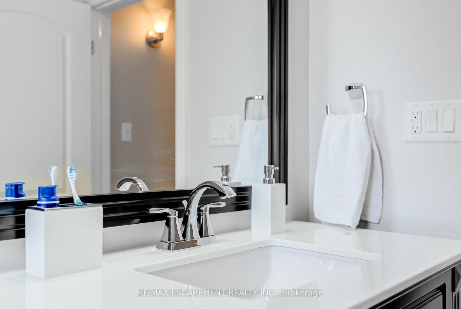 Detached House for sale at 5 Albert Street, New Tecumseth, Ontario, L9R 1J4 - Alliston - MLS: N12971666