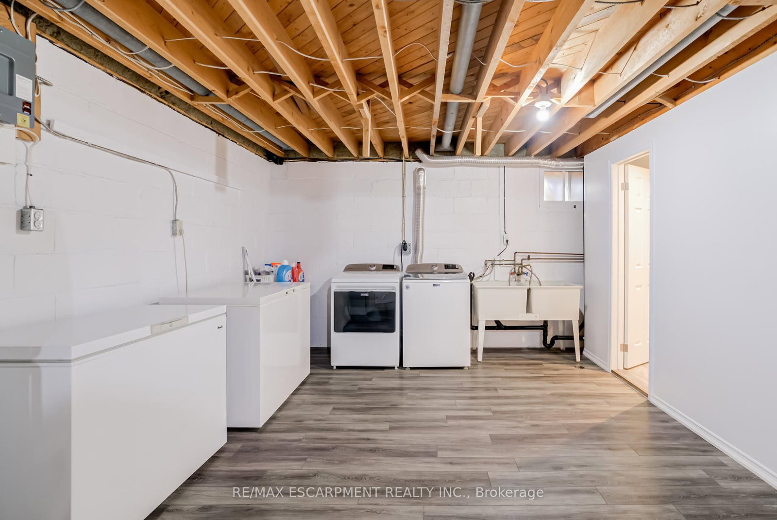 Detached House for sale at 5 Albert Street, New Tecumseth, Ontario, L9R 1J4 - Alliston - MLS: N12971666