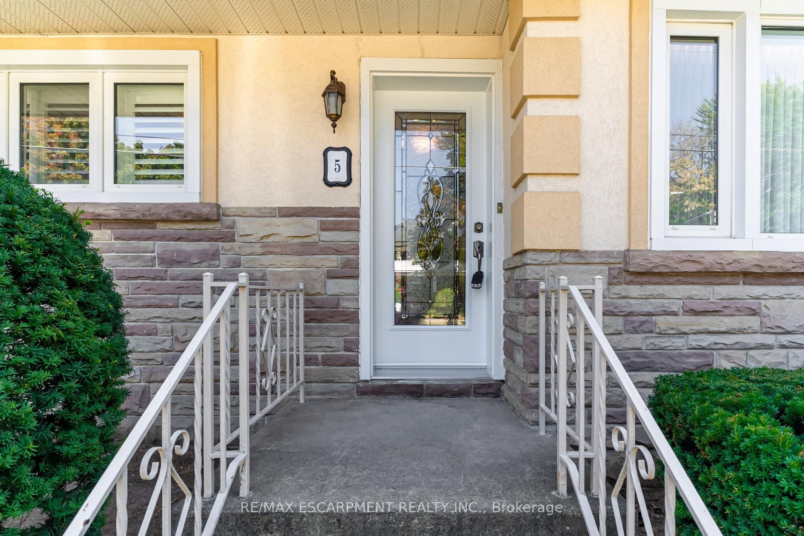 Detached House for sale at 5 Albert Street, New Tecumseth, Ontario, L9R 1J4 - Alliston - MLS: N12971666