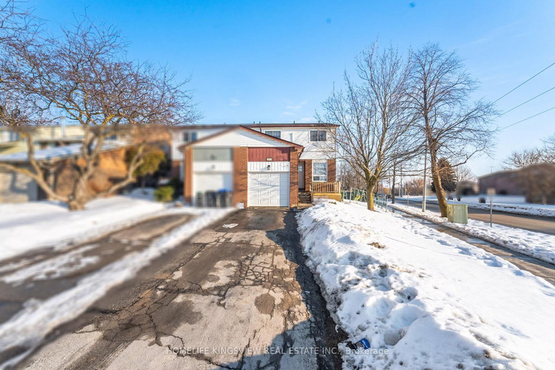 405 Maplegrove Ave, Bradford West Gwillimbury, L3Z 1V8 | Image 2