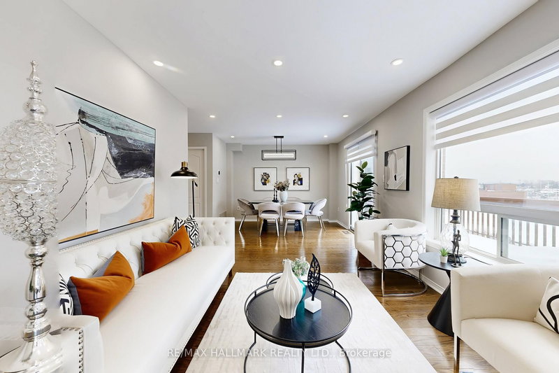 129 Knapton Dr, Newmarket, L3X 3B4 | Image 2