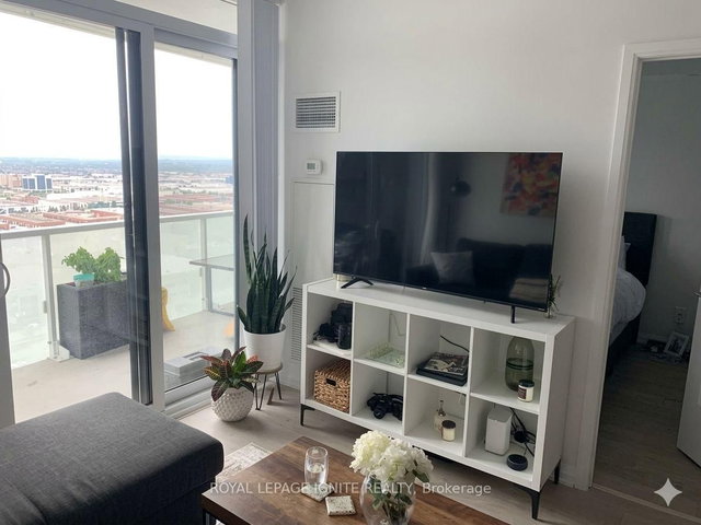 2512 - 7895 Jane Street