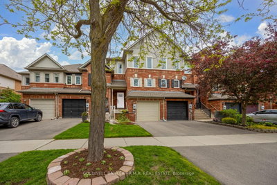 32 Mugford Rd | Aurora | Image