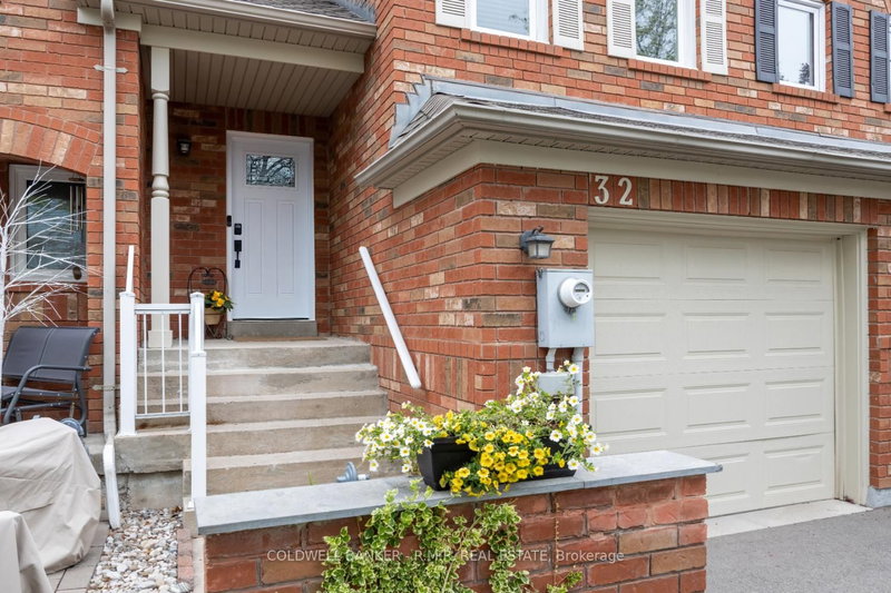 32 Mugford Rd, Aurora, L4G 7H5 | Image 3