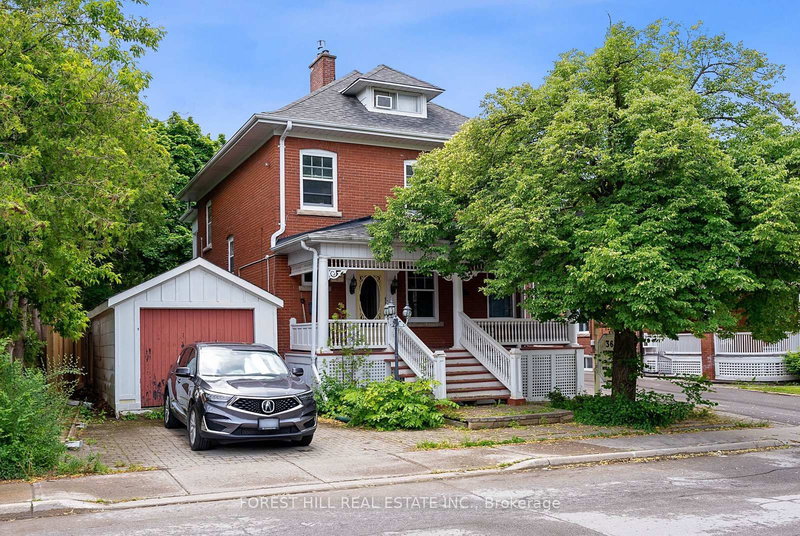 home for lease on Upper-36 Arnold Crescent