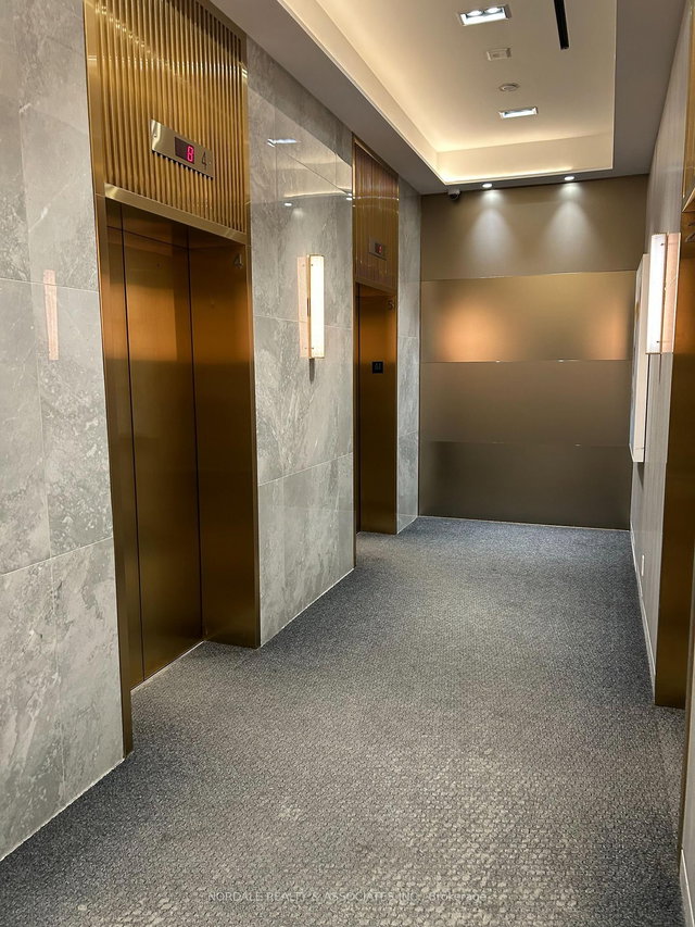 3802 - 950 PORTAGE Parkway W