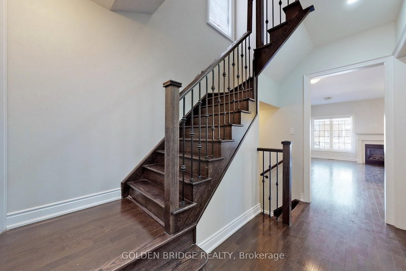 166 Verdi Rd, Richmond Hill, L4E 0Z6 | Image 2