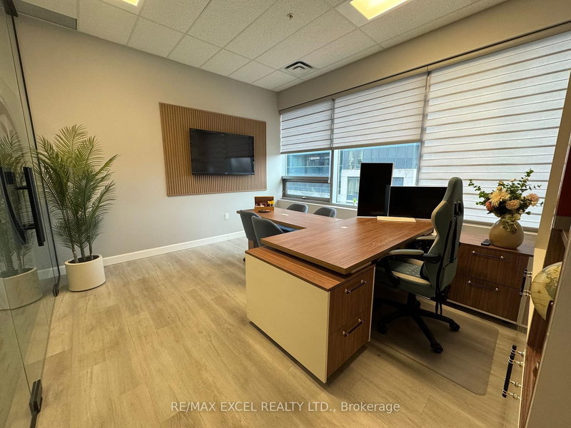 202 - 7163 Yonge St, Markham, L3T 0C6 | Image 2