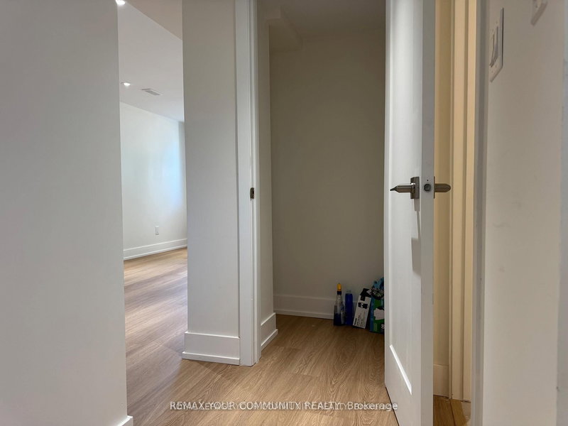 Lower 2 - 145 Harrison Dr, Newmarket, L3Y 4P5 | Image 3