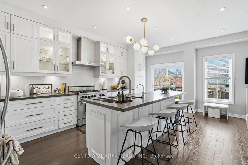 72 Dovetail Dr, Richmond Hill, L4E 5A7 | Image 2