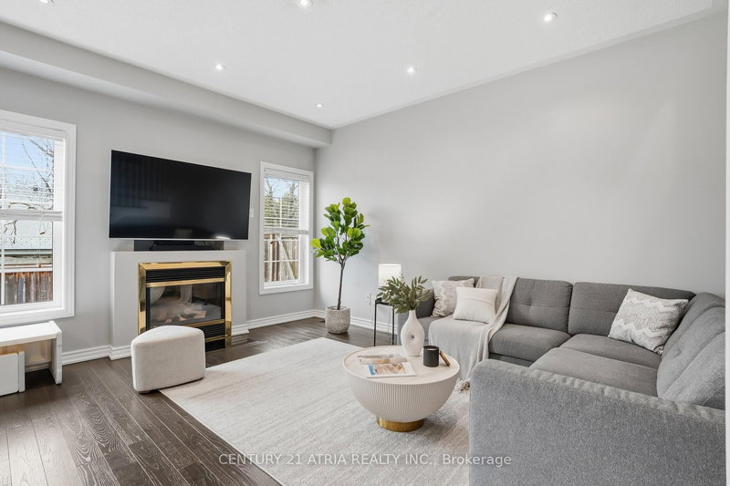 72 Dovetail Dr, Richmond Hill, L4E 5A7 | Image 3