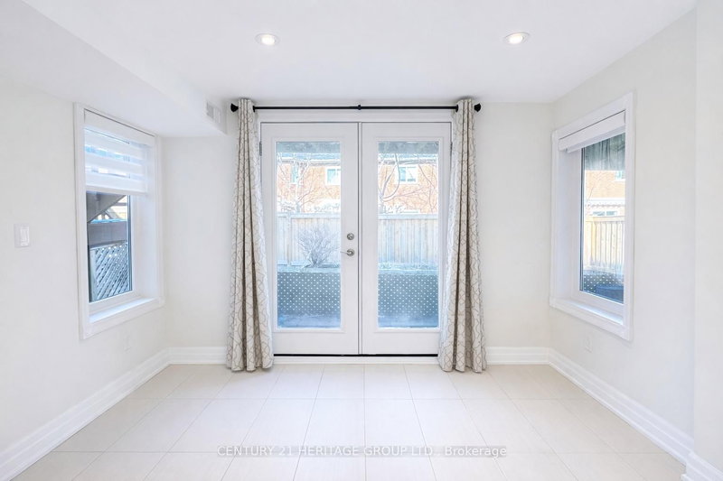 691 Shanahan Blvd, Newmarket, L3X 1P8 | Image 2