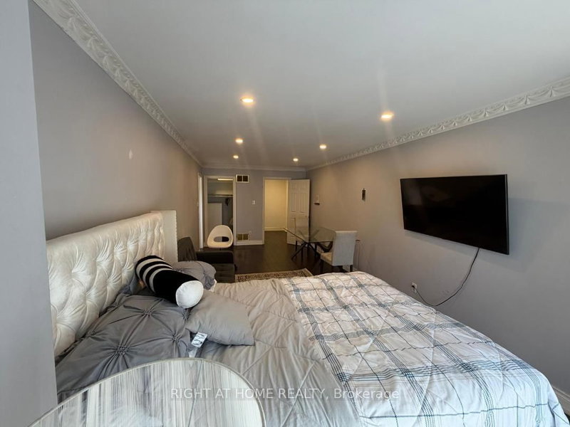 31 NORTHGATE Cres, Richmond Hill, L4B 2K8 | Image 2