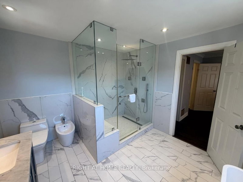 31 NORTHGATE Cres, Richmond Hill, L4B 2K8 | Image 3