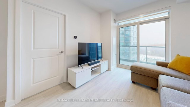 525 - 50 Upper Mall Way