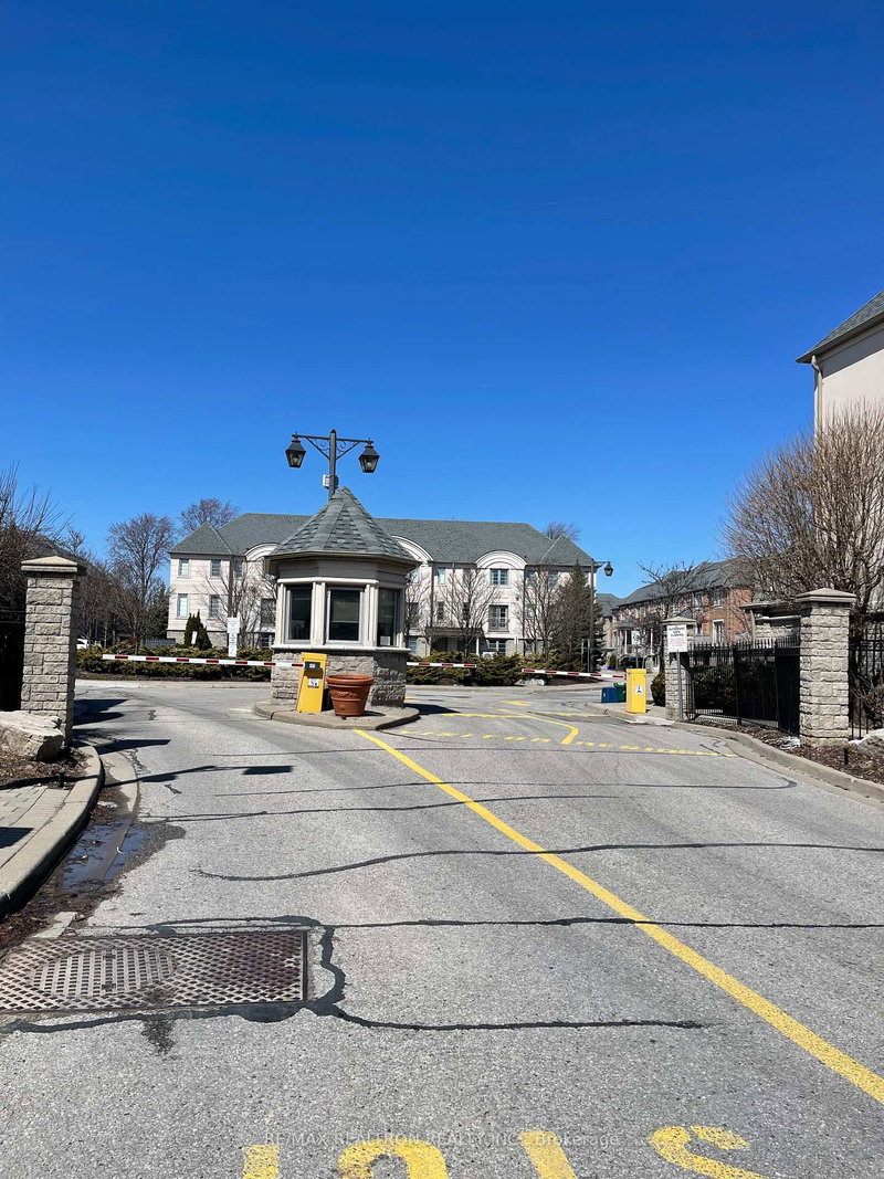 97 - 9133 Bayview Ave, Richmond Hill, L4B 4V7 | Image 2