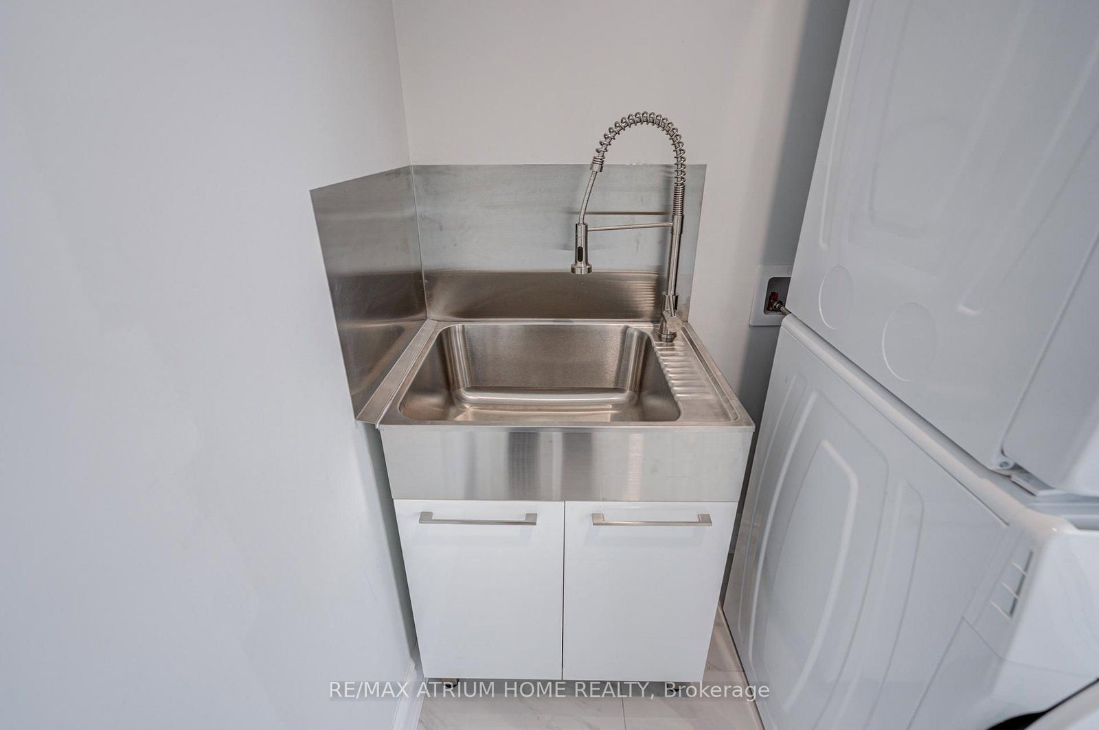 Townhouse for sale at 3 Jessica Antonella Street, Markham, Ontario, L6C 3J6 - Angus Glen - MLS: N12974450