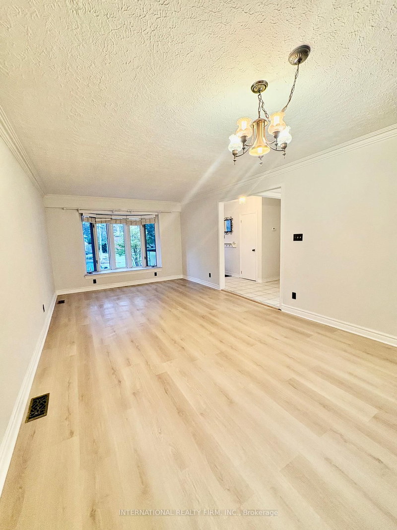 Main - 397 Centre St E, Richmond Hill, L4C 1B5 | Image 2