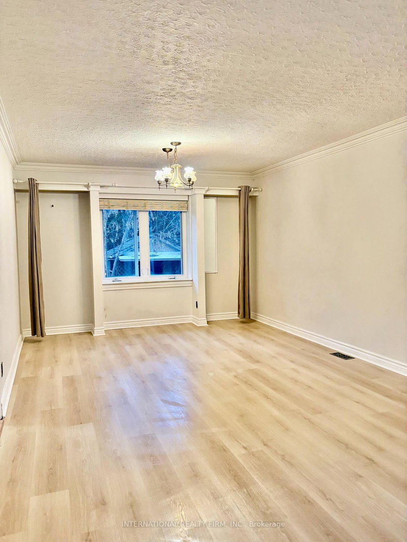 Main - 397 Centre St E, Richmond Hill, L4C 1B5 | Image 3