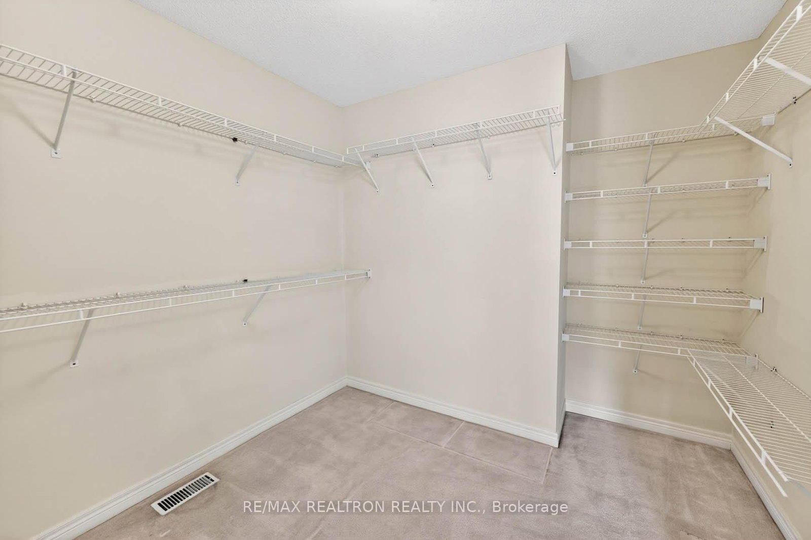 Detached House for sale at 385 Calvert Road, Markham, Ontario, L6C 1X7 - Cachet - MLS: N12974610