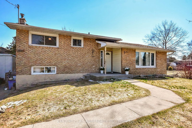 3039 Poplar Rd, Innisfil, L9S 2J9 | Image 3