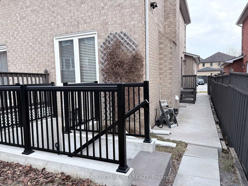 Basement - 39 Nelson Circ, Newmarket, L3X 1R1 | Image 3