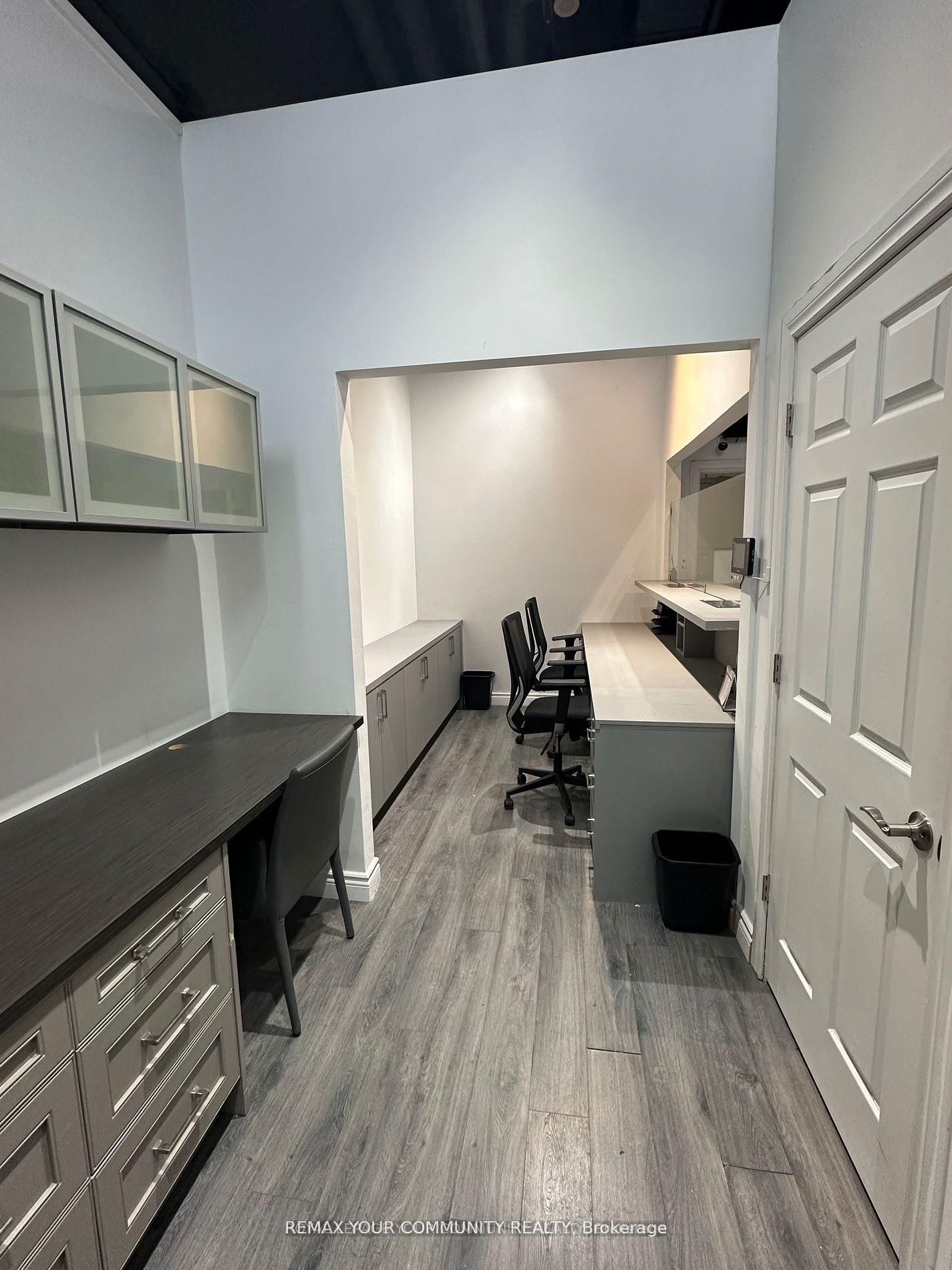 7181 Yonge Street, Unit 18