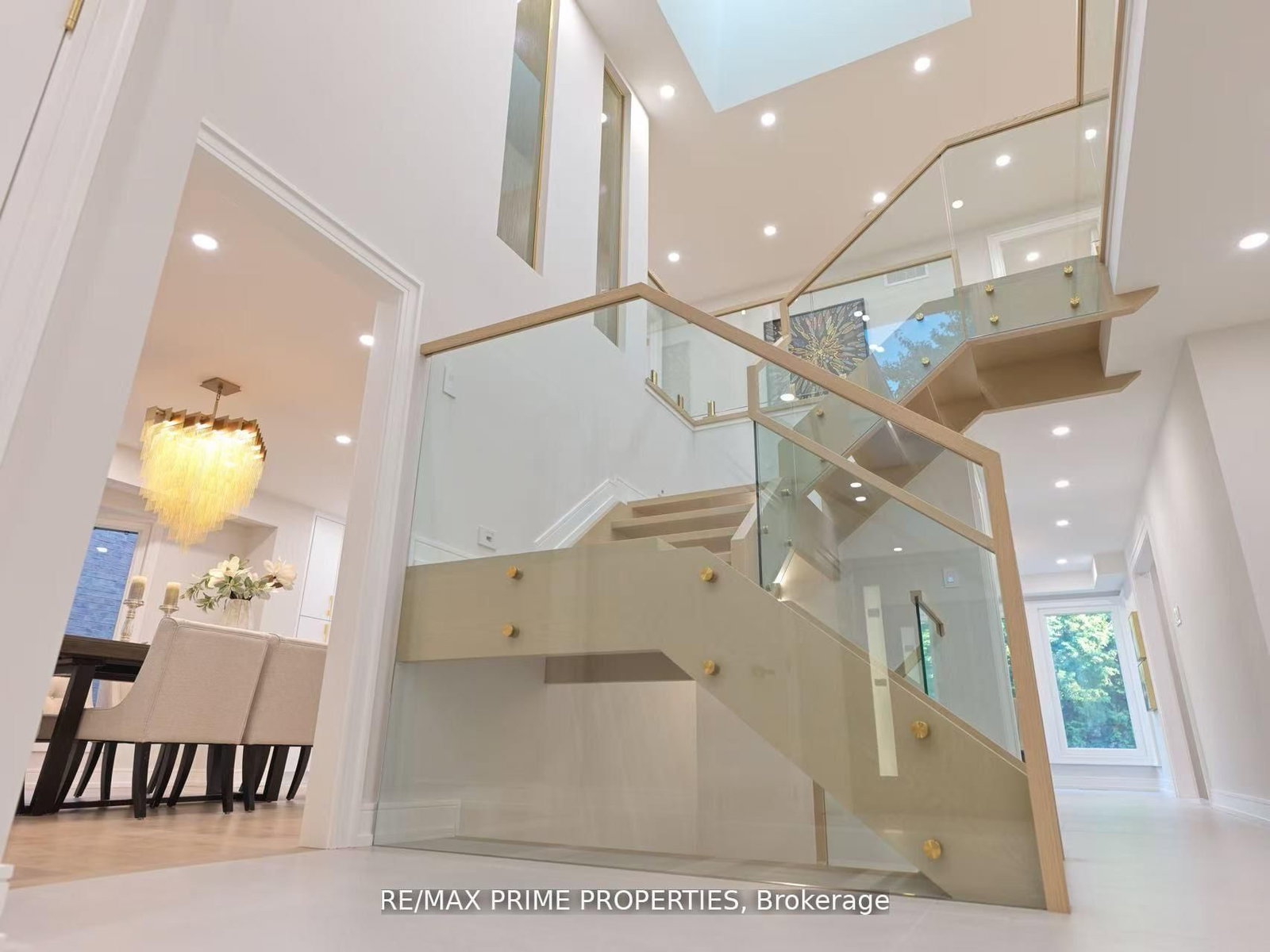 Detached House for sale at 137 Old Surrey Lane, Richmond Hill, Ontario, L4C 6R9 - South Richvale - MLS: N12975320