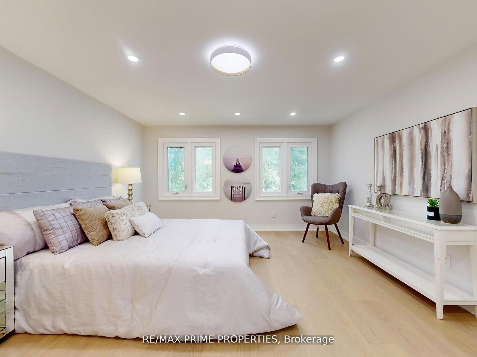 Detached House for sale at 137 Old Surrey Lane, Richmond Hill, Ontario, L4C 6R9 - South Richvale - MLS: N12975320