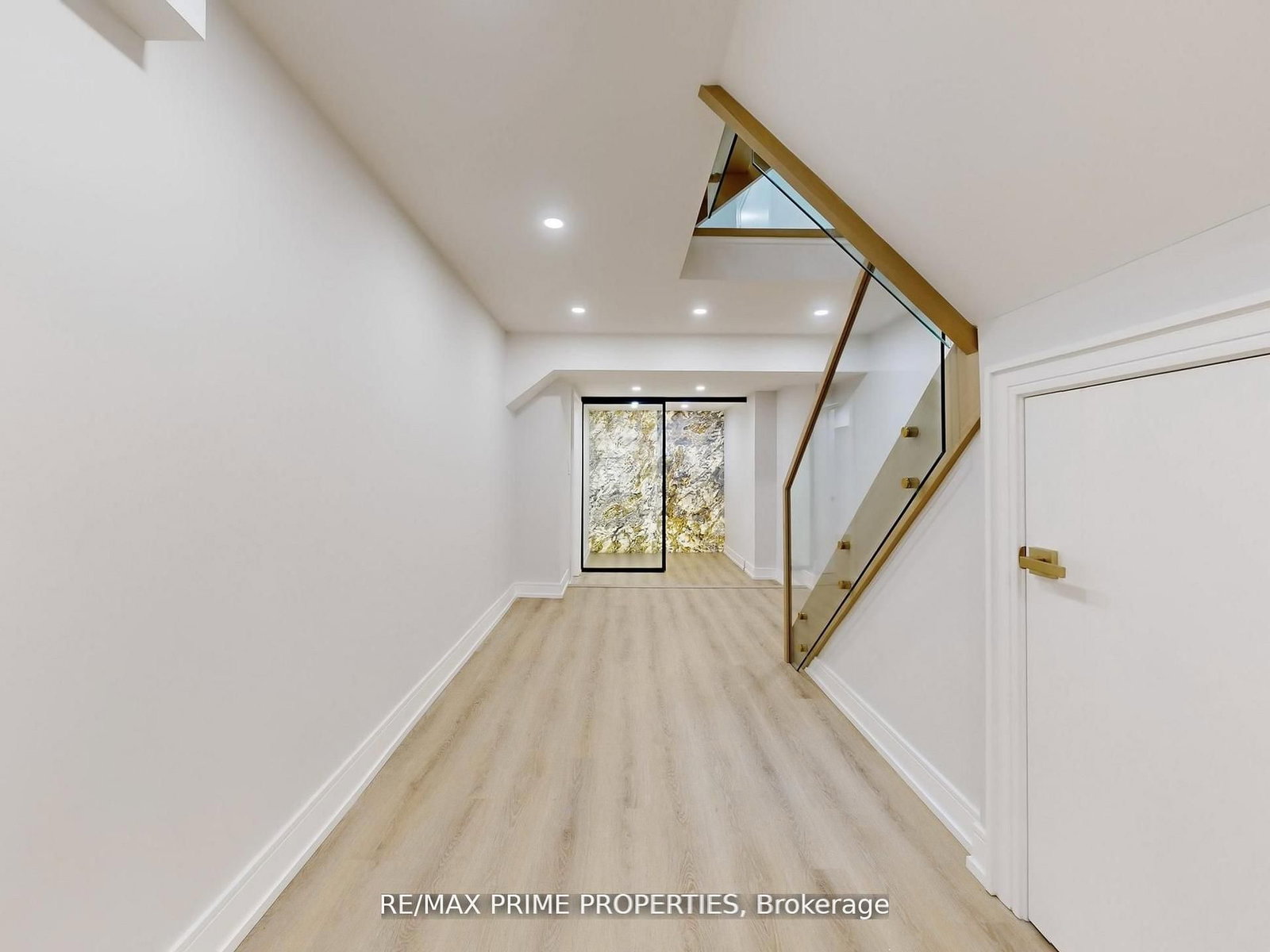 Detached House for sale at 137 Old Surrey Lane, Richmond Hill, Ontario, L4C 6R9 - South Richvale - MLS: N12975320